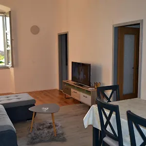 https://apartman-volare.in-istria.net